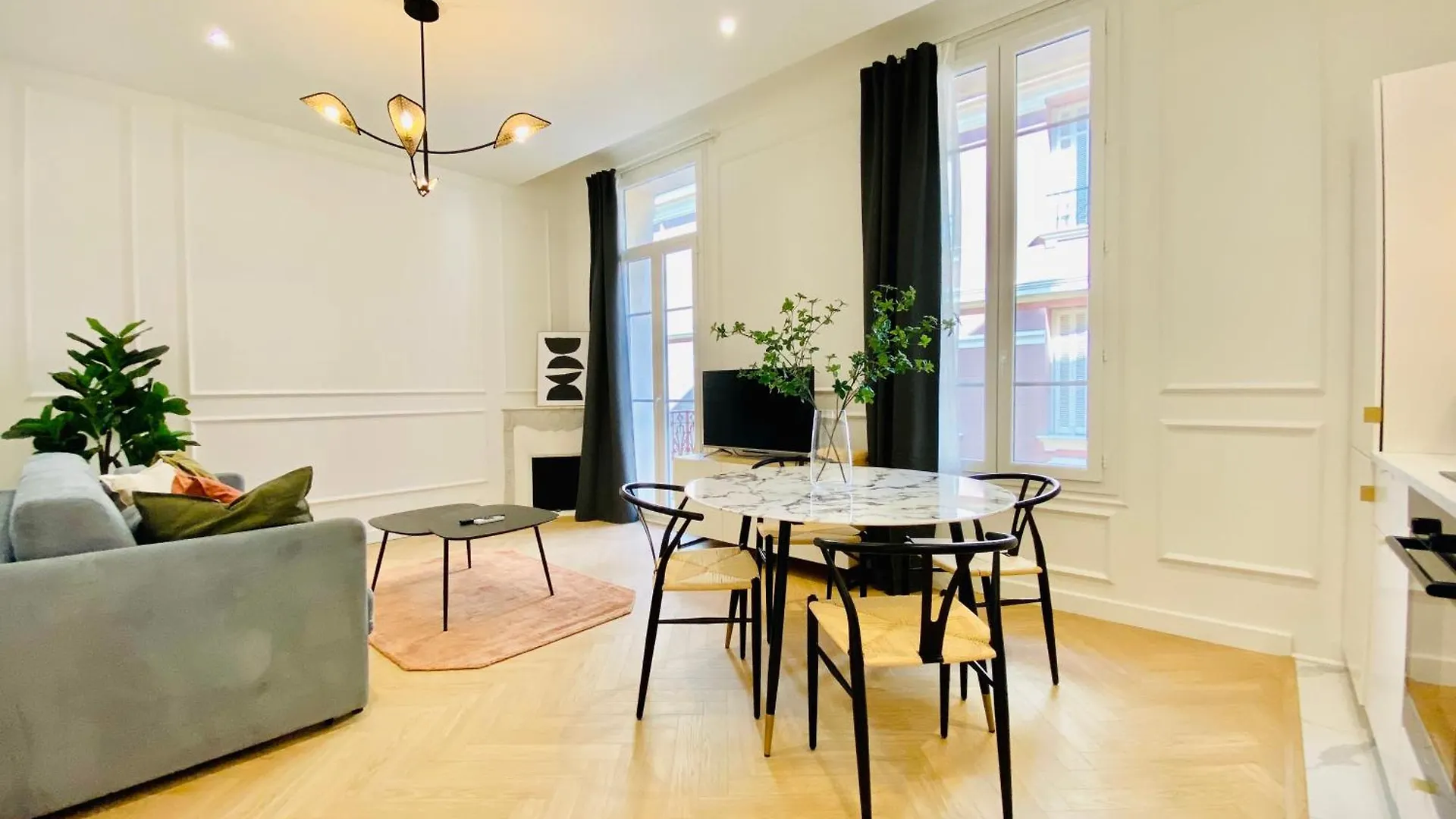 Newly Renovated Apartment With Balcony, Ac, Fiber Internet Monte Carlo
