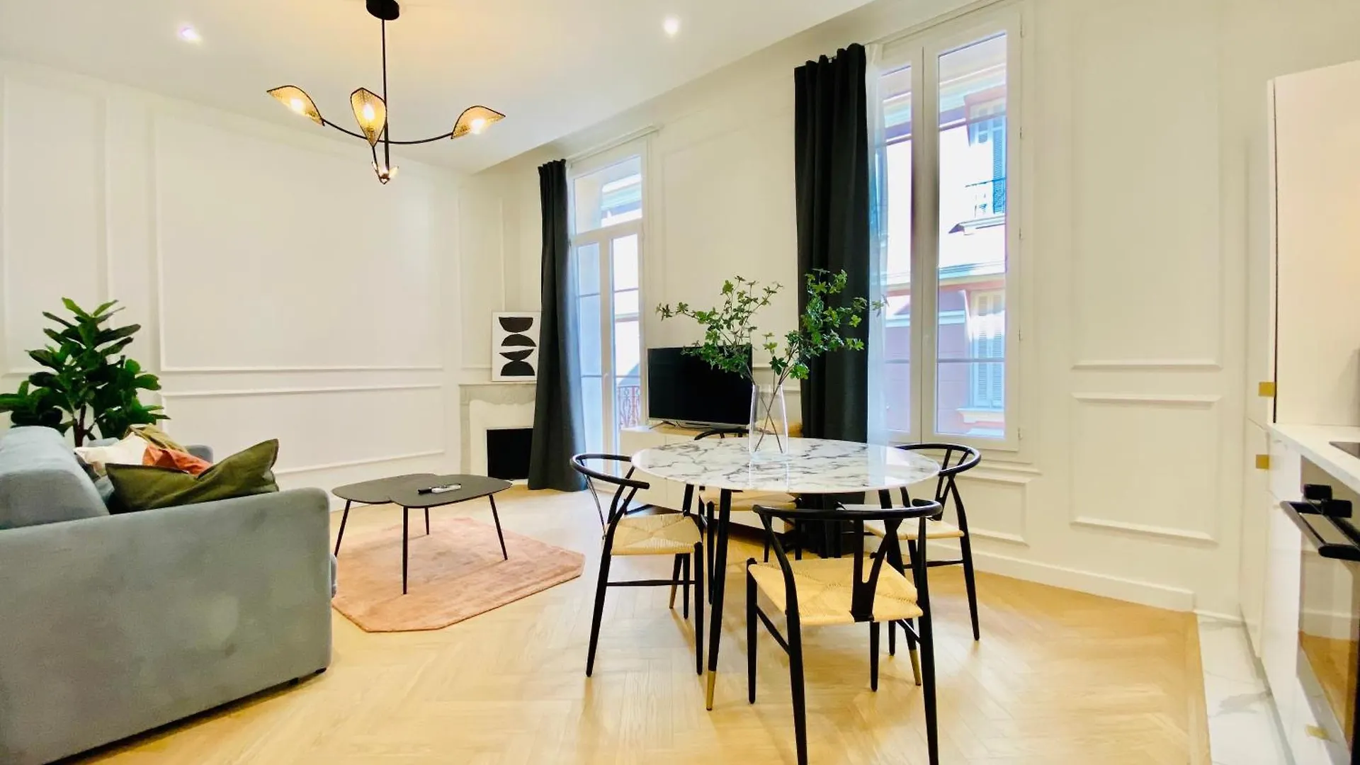Newly Renovated Apartment With Balcony, Ac, Fiber Internet Monte Carlo 0*,