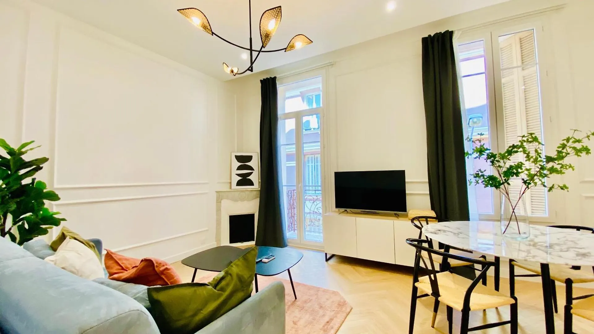 Newly Renovated Apartment With Balcony, Ac, Fiber Internet Monte Carlo