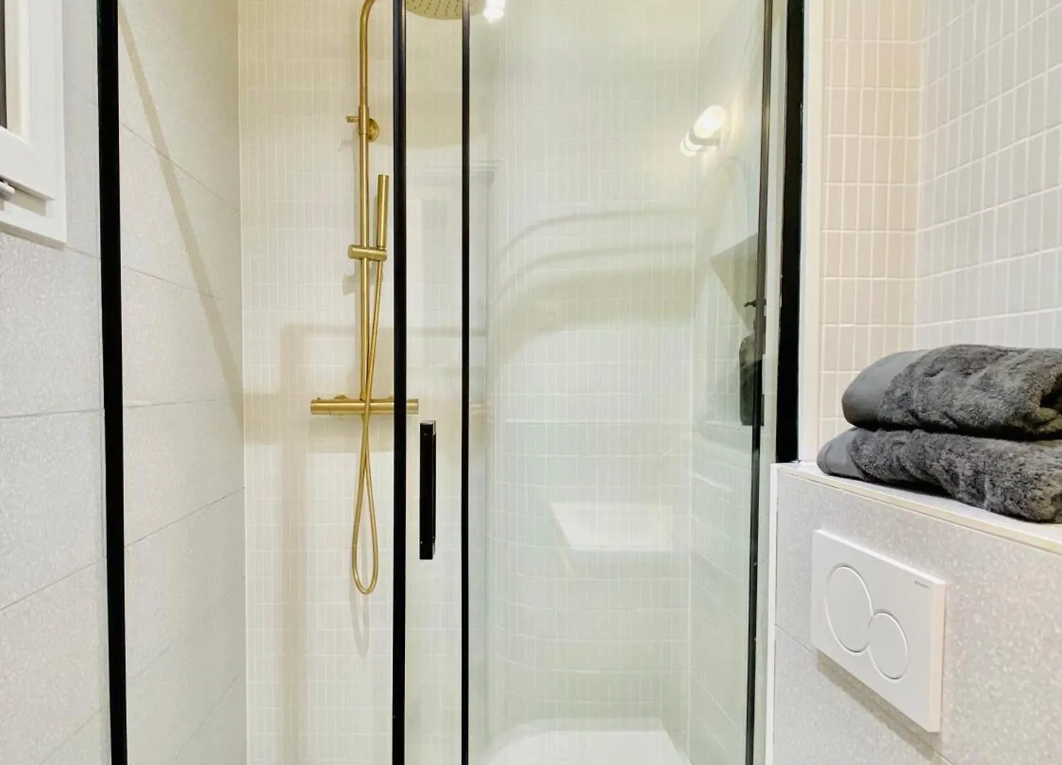 Newly Renovated Apartment With Balcony, Ac, Fiber Internet Monte Carlo